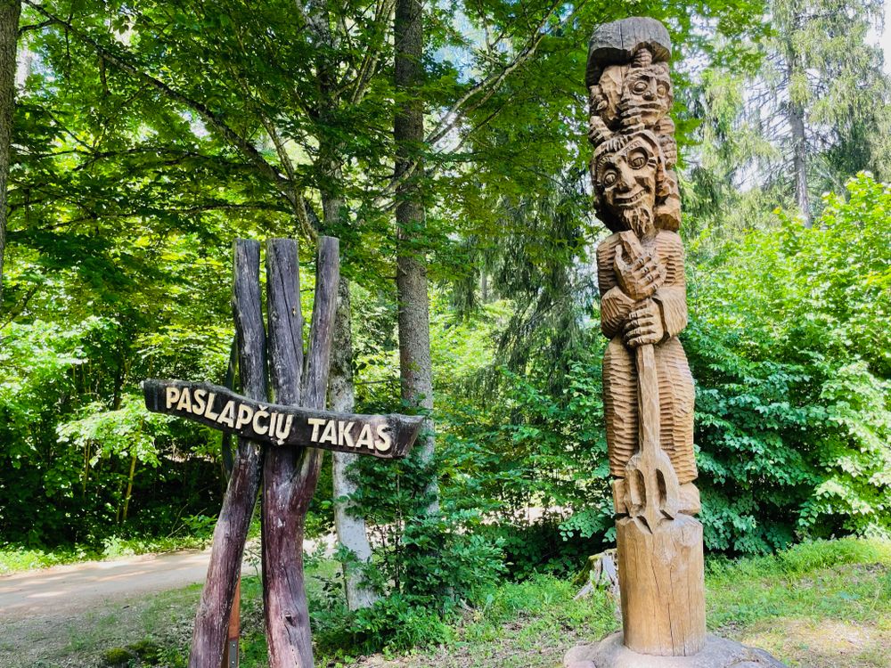 Paslapčių takas
