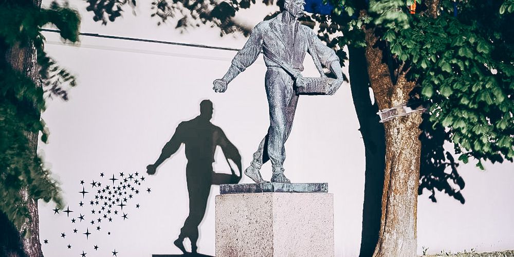 Gatvės menas „Žvaigždžių sėjikas”